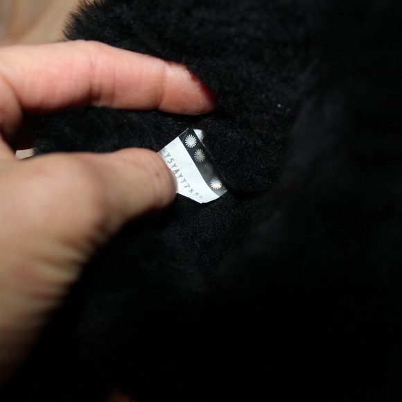 NIB‎ UGG LOGO WOMEN'S SUEDE SHEARLING COZY SLIDE SLIPPERS BLACK - Picture 9 of 11